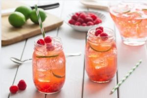 5-calorie raspberry-lime fizz